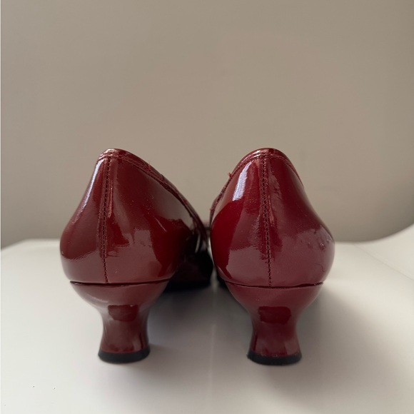 Me Too Carla Red Patent Leather Heels with Bows - Picture 3 of 5